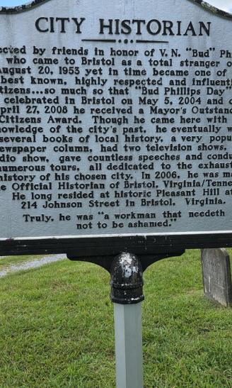 The grave of V. N. “Bud” Phillips in East Hill Cemetery